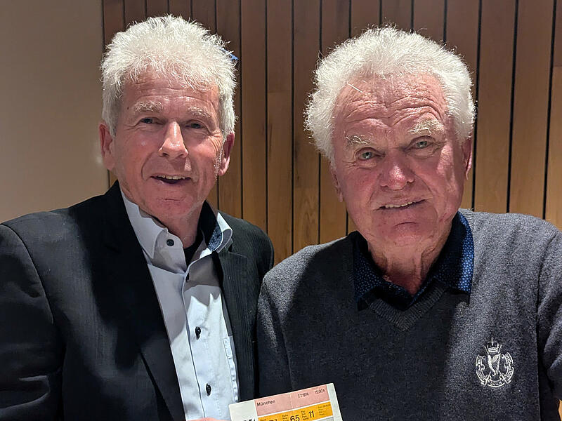 Bertram Wagner (l.) mit Sepp Maier in Bamberg im M&auml;rz 2026.