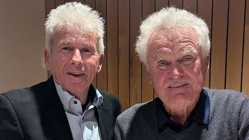 Bertram Wagner (l.) mit Sepp Maier in Bamberg im M&auml;rz 2026.