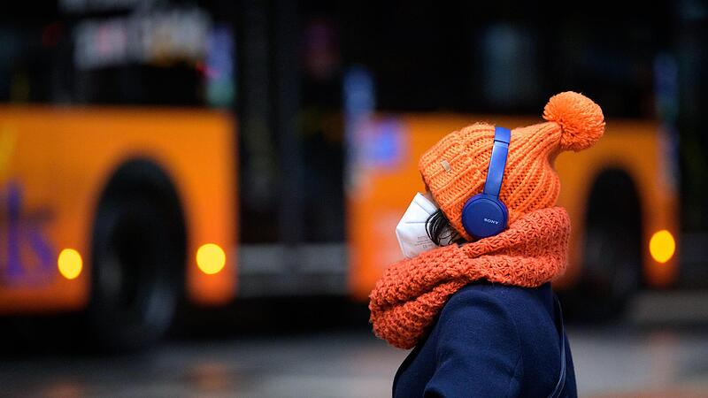 In Deutschland soll im &ouml;ffentlichen Personennahverkehr soll das Tragen von Masken auch nach dem 20. M&auml;rz weiter Pflicht bleiben.