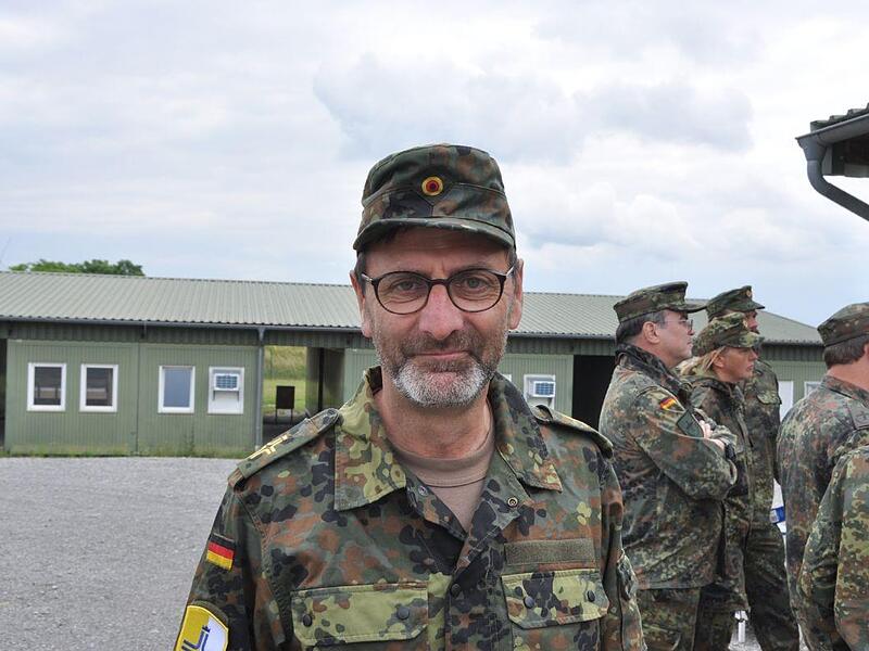 Pfarrer Thomas Pinzer, seit 2023 Militärpfarrer bei der Marine in Kiel,  hat gereizt, „dass man sehr nahe am Menschen ist“.