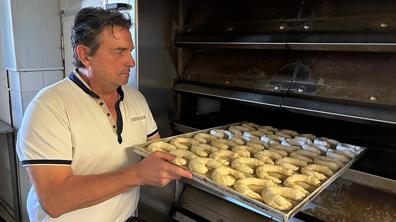 Die Spezialit&auml;t von B&auml;cker Karl Patz sind seine Butterh&ouml;rnchen. 500 bis 600 davon rollt er pro Woche einzeln von Hand.
