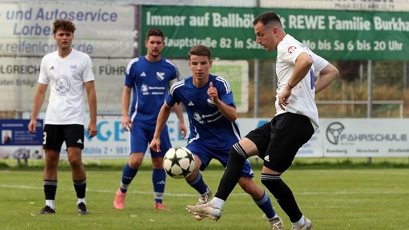 F&uuml;r Aufsteiger DJK Schnaid-Rothensand (in Blau) geht es nach einer Saison vermutlich wieder zur&uuml;ck in die Kreisklasse.