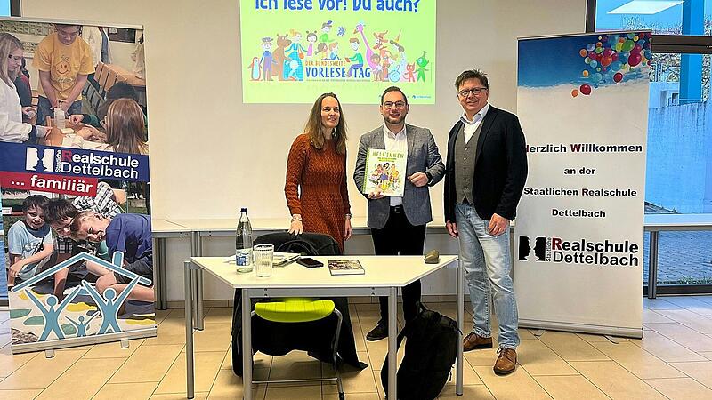 B&uuml;rgermeister Matthias Bielek fesselte die F&uuml;nftkl&auml;ssler der Realschule Dettelbach mit seinen Geschichten &uuml;ber Heldinnen und Helden.