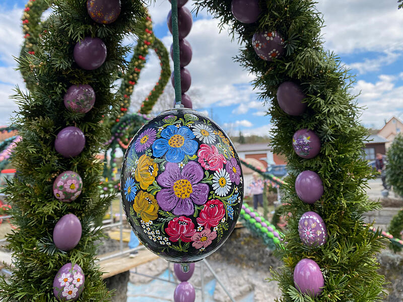 Der gr&ouml;&szlig;te Osterbrunnen der Welt steht in Bieberbach bei Egloffstein in der Fr&auml;nkischen Schweiz.