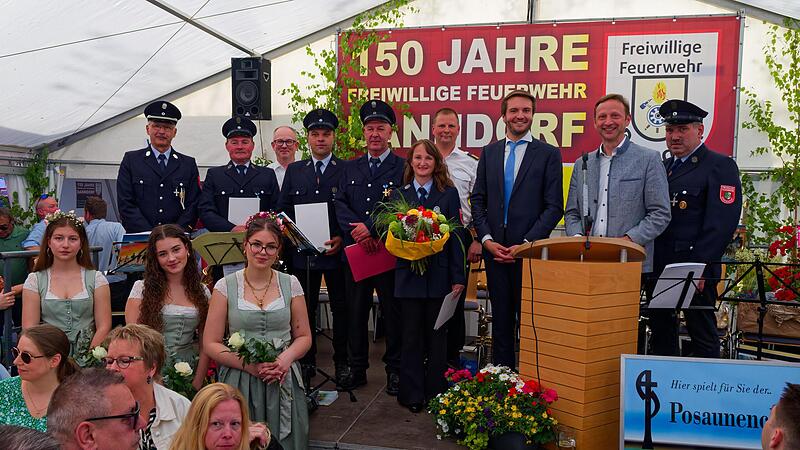 Beim 150-jährigen Jubiläum der Feuerwehr Danndorf konnte Kommandant Guido Haak (von links) die Aktiven Alexander Eichhorn, Stefan Kulms, Jürgen Münch und Carina Kulms ehren. Landrat Jonas Gleich, Bürgermeister Robert Bosch und Vorstand Jürgen Nähr... Beim 150-jährigen Jubiläum der Feuerwehr Danndorf konnte Kommandant Guido Haak (von links) die Aktiven Alexander Eichhorn, Stefan Kulms, Jürgen Münch und Carina Kulms ehren. Landrat Jonas Gleich, Bürgermeister Robert Bosch und Vorstand Jürgen Nähr...