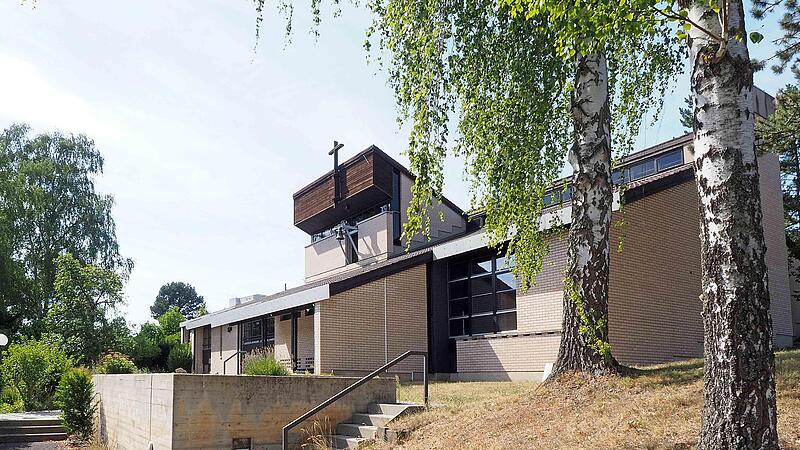 Hier tut sich erst einmal nichts mehr: Das ehemalige Gemeindezentrum St. Lukas in Coburg steht erneut zum Verkauf. Hier tut sich erst einmal nichts mehr: Das ehemalige Gemeindezentrum St. Lukas in Coburg steht erneut zum Verkauf.