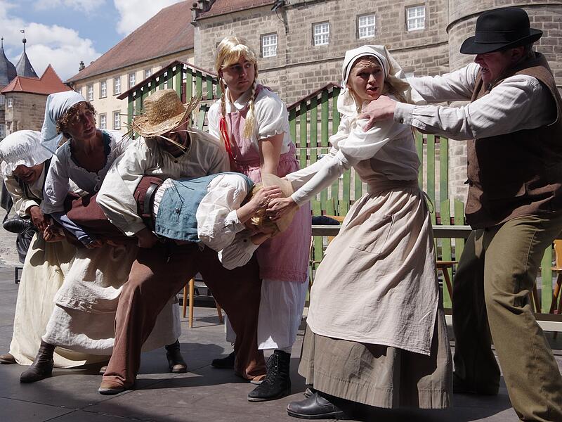 In diesem Jahr starteten die Rosenberg-Festspiele mit dem Familienstück „Michel in der Suppenschüssel“. 2026 wird  „Die kleine Hexe“ aufgeführt.