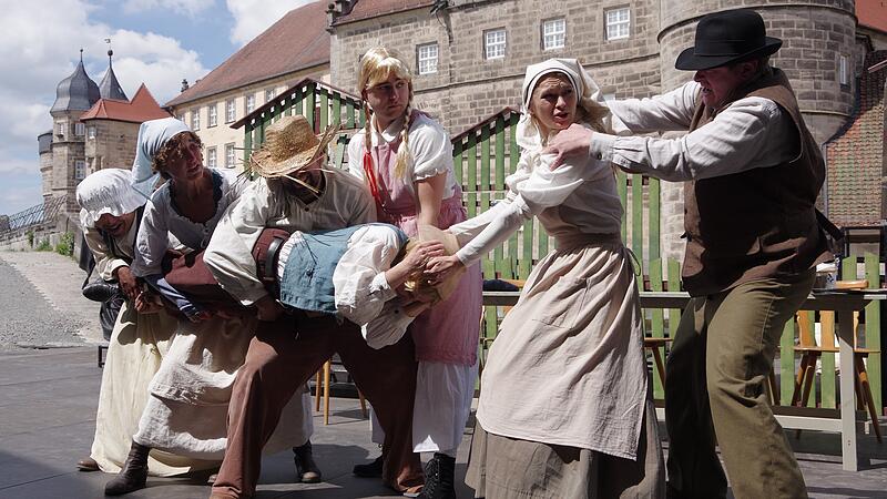 In diesem Jahr starteten die Rosenberg-Festspiele mit dem Familienst&uuml;ck &bdquo;Michel in der Suppensch&uuml;ssel&ldquo;. 2026 wird  &bdquo;Die kleine Hexe&ldquo; aufgef&uuml;hrt.