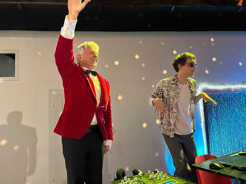 Tanzen war angesagt bei &bdquo;Straubs Musikladen&ldquo; in der Reithalle.