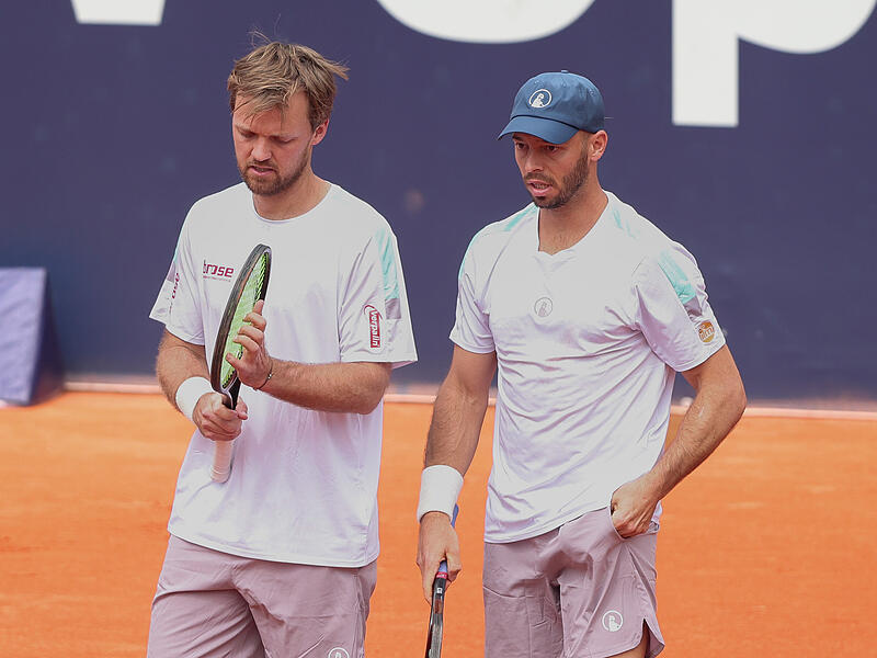 Konsternierte Stimmung: Kevin Krawietz (l.) und Tim P&uuml;tz sind bei den BMW Open in M&uuml;nchen bereits in der ersten Runde ausgeschieden.