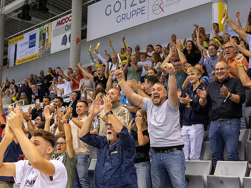 HSC 2000 Coburg - TuS Ferndorf Die HSC-Fans peitschten ihr Team zum knappen Heimsieg über Ferndorf. Auch am Mittwoch im Pokal sind die Coburger Zuschauer gefragt.