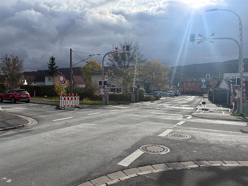 Bauarbeiten: Neue Sperrung Bahnhofsstraße Dörfles-Esbach