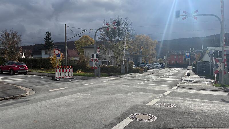 Bauarbeiten: Neue Sperrung Bahnhofsstra&szlig;e D&ouml;rfles-Esbach