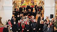 Gruppenbild mit Musikerinnen, Musikern und Chorleiterinnen.