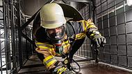 Atemschutzgeräte wie dieses tragen Feuerwehrler, wenn eine Gefährdung durch Sauerstoffmangel oder giftige respektive reizende Stoffe in der Luft besteht. Die Wartung und Reparatur solcher Geräte ist im Landkreis Forchheim jedoch aufwendig und kostspielig.