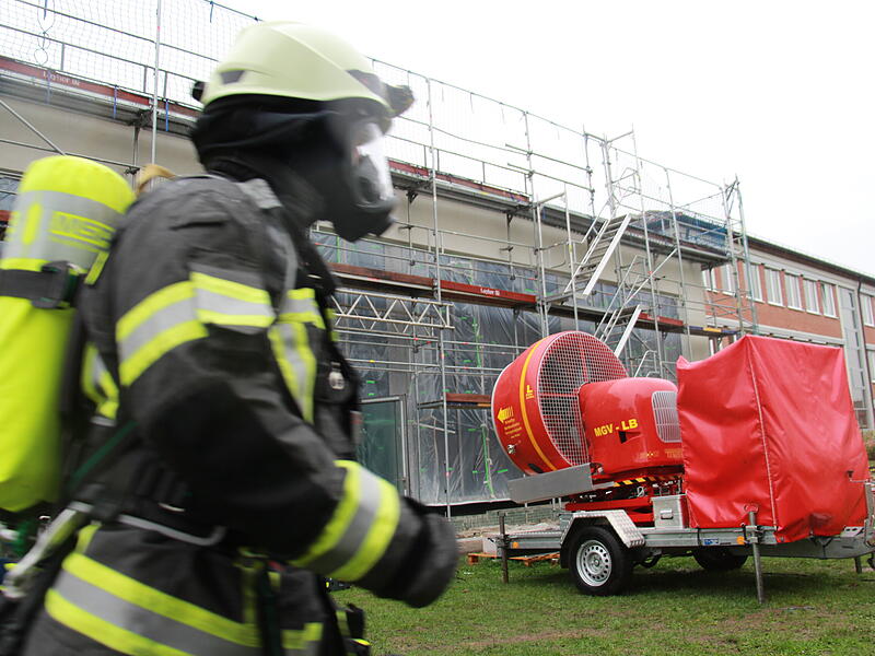 Brand im Schulschwimmbad AdelsdorfBrand im Schulschwimmbad Adelsdorf