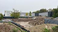 Hier am Vorderen Floßanger in Coburg könnte die neue Dreifach-Sporthalle entstehen. Unser Foto zeigt das Gelände der ehemaligen (und längst abgerissenen) Diskothek „Gag“ sowie im Hintergrund die Firma Langguth.