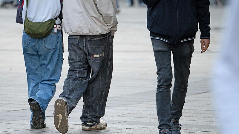 Mehr junge Menschen bleiben außerhalb des Bildungssystems. Mehr junge Menschen bleiben außerhalb des Bildungssystems.