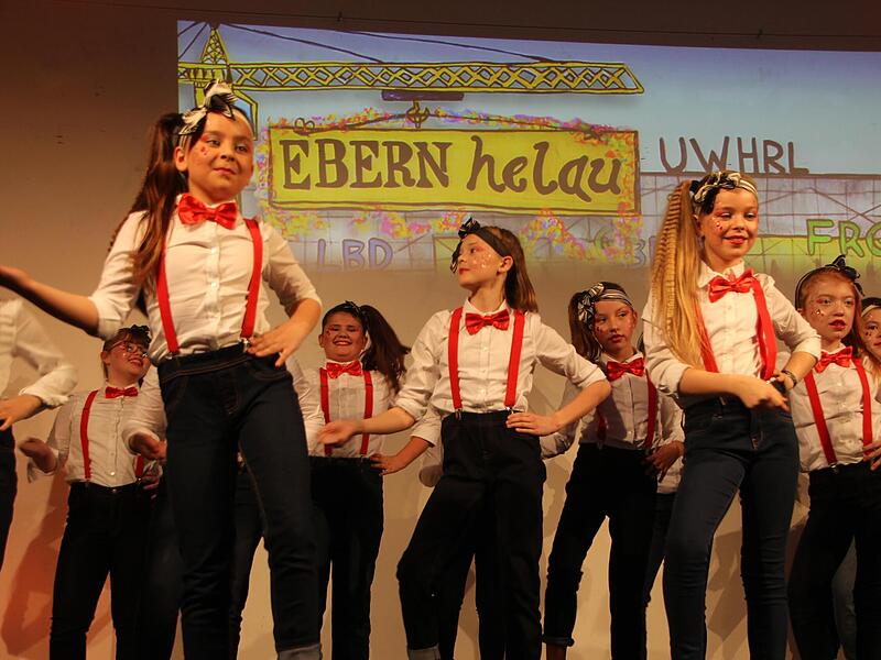 Welchen peppigen Tanz die Gardemädchen wohl in diesem Jahr einstudiert haben?