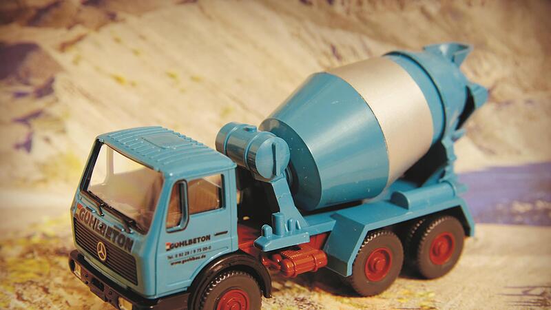 Die Modellbaufirma Wiking hat den Betonmischer der Baufrma Göhl im Maßstab 1:87 auf den Markt gebracht.