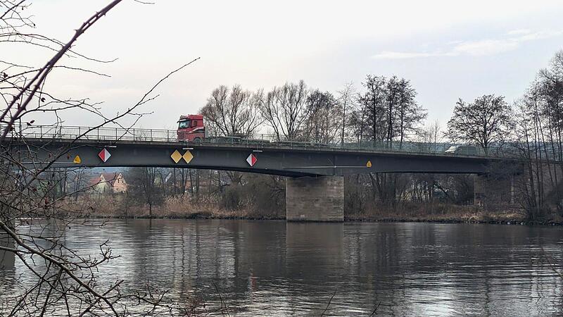 Die Regnitzbrücke in Neuses soll neu gebaut werden. Weil das noch dauert, soll bis dahin eine Fahrbahn wegfallen. Doch das ist nicht die einzige Brücke im Kreis mit Sanierungsbedarf.