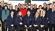 Die gew&auml;hlte Vorstandschaft der Freiwilligen Feuerwehr von Neuses am Main mit ihren F&uuml;hrungskr&auml;ften, Kreisbrandrat Thilo Kraus, B&uuml;rgermeisterin Christine Frie&szlig;, Vertretern der Stadt und der St&uuml;tzpunktwehr, dem Ehrenvorsitzenden Reinhold Sterzer un...