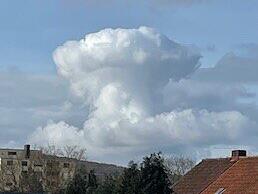 Das Foto hat Heidi Koch am 18. Februar von ihrem Balkon in Winkels aufgenommen: Wolken Explosion &uuml;ber Bad Kissingen.