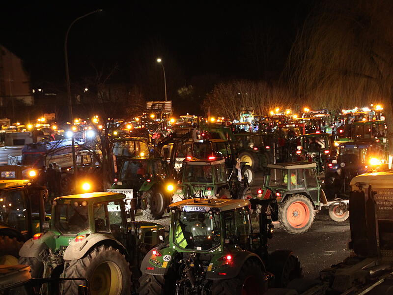 Knapp 300 Traktoren versammelten sich zur Demo in Hammelburg.