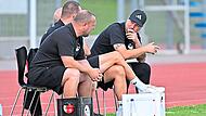 Coburg-Trainer Carl-Philipp Schiebel (rechts) und sein Trainerteam können mit der Leistung ihrer Mannschaft zufrieden sein. Dennoch sehen sie bei der jungen Truppe noch Luft nach oben. Coburg-Trainer Carl-Philipp Schiebel (rechts) und sein Trainerteam können mit der Leistung ihrer Mannschaft zufrieden sein. Dennoch sehen sie bei der jungen Truppe noch Luft nach oben.