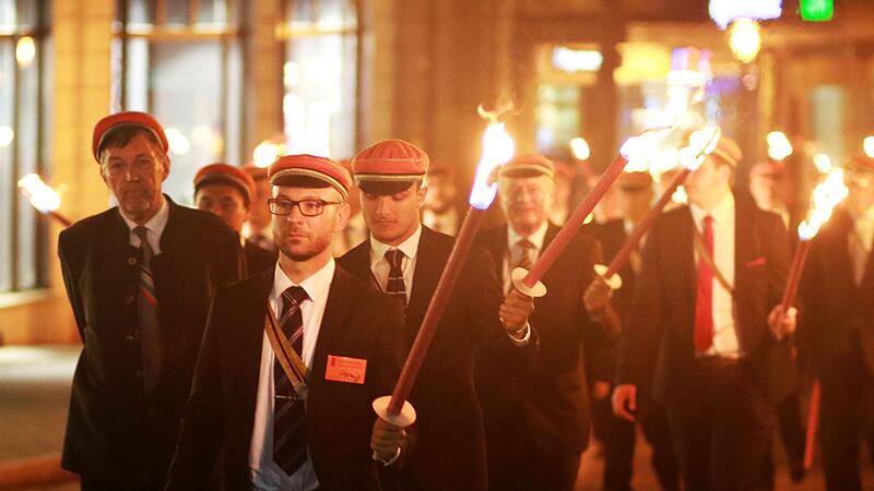 Der Fackelzug ist der umstrittenste Programmpunkt beim Pfingstkongress des Coburger Convents. Der Fackelzug ist der umstrittenste Programmpunkt beim Pfingstkongress des Coburger Convents.