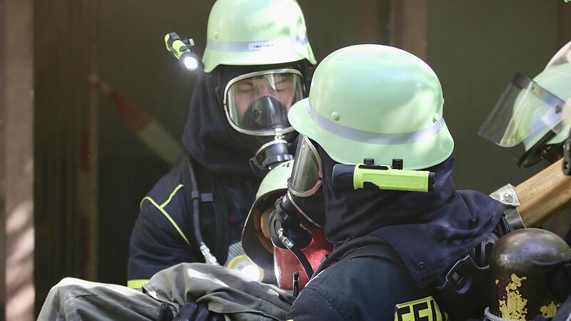 Sieben Vermisste mussten die Wehrler in den Rauchschwaden suchen.