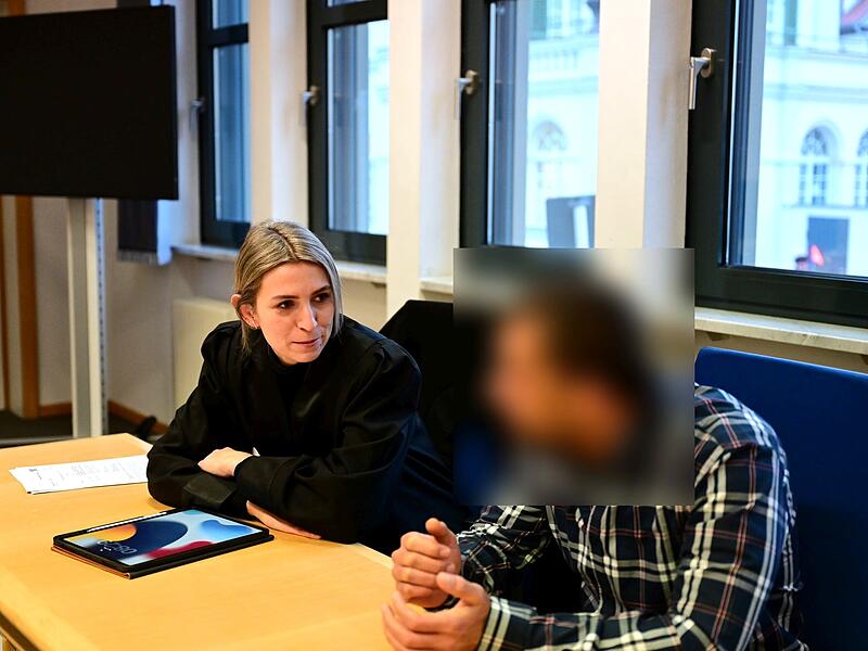 Rechtsanw&auml;ltin Carolin Redai aus Bamberg und der Angeklagte