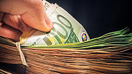 Lotto Gewinner Bayern Schwaben Millionen Euro Jackpot Lottoschein Spielschein Gl&uuml;ck Annahmestelle Lotterie Gewinnzahlen Superzahl Multimillion&auml;r Familienvater Lotto 6aus49 Spielquittung Ziehung Hauptgewinn Einzelgewinn Lottoziehung Gewinnklasse Staatliche Lotterieverwaltung Gl&uuml;cksspiel Lotto-Gl&uuml;ck Zentralgewinn Spielteilnehmer Gewinnsumme Rekordgewinn Lottogewinn Geldscheine Banknoten Euro-Scheine Bargeld Geld z&auml;hlen Auszahlung Verm&ouml;gen Reich Geldb&uuml;ndel Euros W&auml;hrung