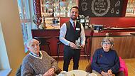 Golagha  Farhad Rostami hat im Burkardus Wohnpark Hotelfachmann gelernt und ist geblieben. "Die Arbeit mit Menschen macht mir großen Spaß."