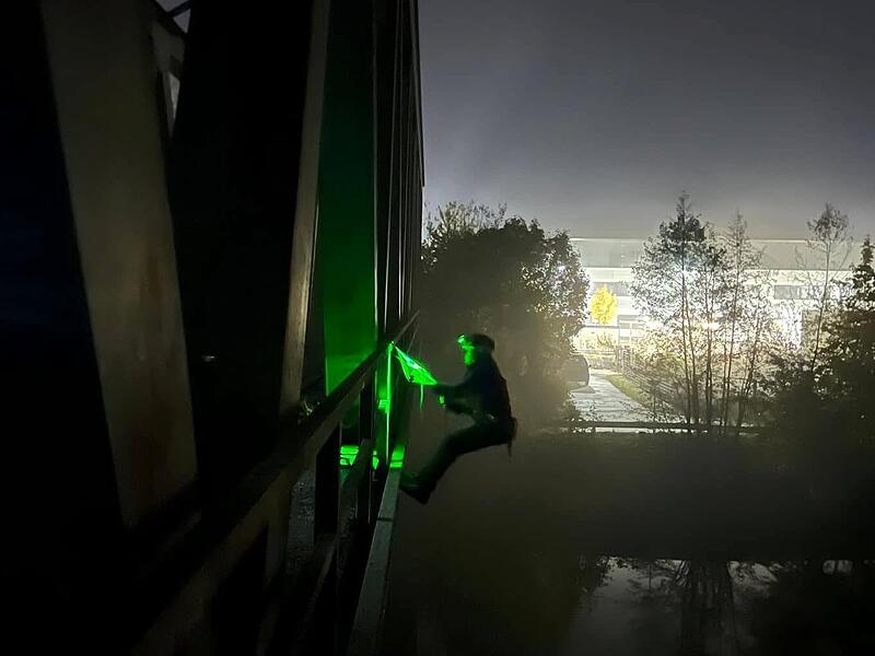 Ein Teil der 24-Stunden-Übung: Abseilen Demonstranten an der EisenbahnbrückeForchheim & Fränkische Schweiz