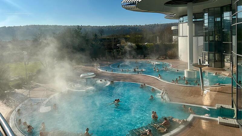 Drau&szlig;en kalt, im Wasser warm: Im Januar sagt die KissSalis Therme Danke mit einer spezielle Aktion.