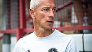 Zog alle Blicke auf sich: Nürnbergs U19-Trainer Marek Mintal beim Testspiel gegen den FSV Erlangen-Bruck in Weilersbach. Zog alle Blicke auf sich: Nürnbergs U19-Trainer Marek Mintal beim Testspiel gegen den FSV Erlangen-Bruck in Weilersbach.