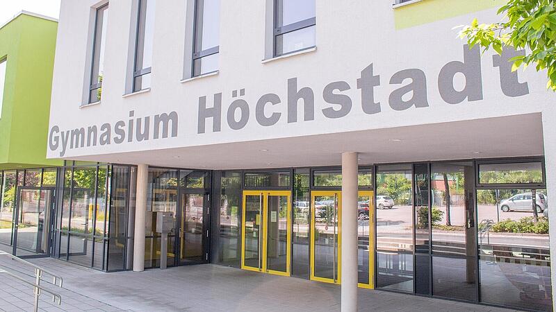 Die meisten klimaschädlichen Treibhausgase des Gymnasiums in Höchstadt verursachen Busverkehr und Klassenfahrten. Zu  diesem Ergebnis sind Schüler nun gekommen.