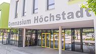 Die meisten klimaschädlichen Treibhausgase des Gymnasiums in Höchstadt verursachen Busverkehr und Klassenfahrten. Zu  diesem Ergebnis sind Schüler nun gekommen.