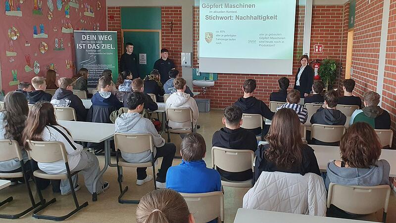 Luka Bauer, Bastian Wagner und Nicole Bischoff bei der Präsentation. Luka Bauer, Bastian Wagner und Nicole Bischoff bei der Präsentation.