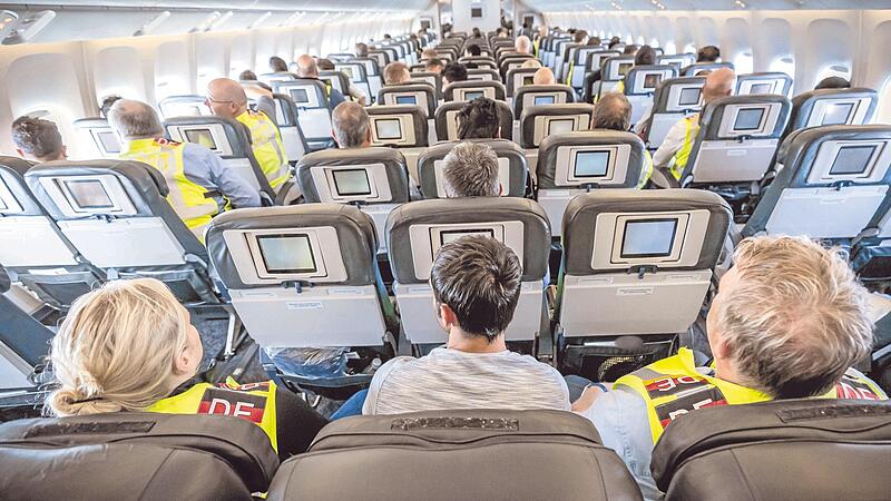 Nach der t&ouml;dlichen Messerattacke von Solingen hat die politische Diskussion &uuml;ber schnellere und mehr Abschiebungen auch nach Syrien und Afghanistan an Fahrt gewonnen.   