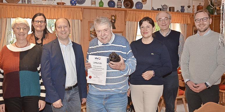 Verleihung der „Bildungseule" an Ideengeber und Vorstandsmitglied Reinhard Autolny: Veronika Hammer, Annegret Kestler, Ralf Völkl, Preisträger Reinhard Autolny, Angela Hofmann, Dietmar Lang, Sven Hofmann (von links).