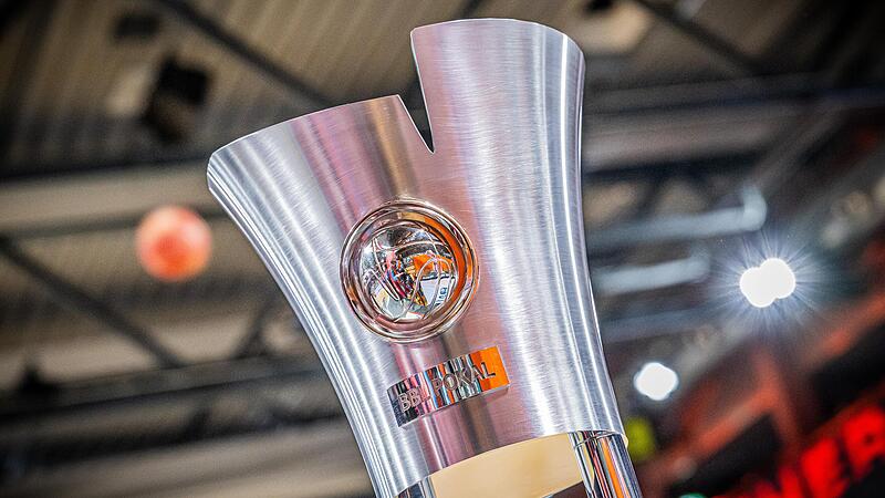 Um diese Trophäe wird am 17. und 18. Februar kommenden Jahres beim Pokal-Top-Four in München gespielt. Um diese Trophäe wird am 17. und 18. Februar kommenden Jahres beim Pokal-Top-Four in München gespielt.