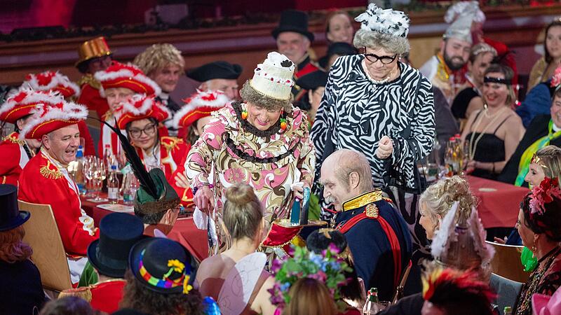 Einmal im Publikum bei der Livesendung "Fastnacht in Franken" sitzen: Von den mehr als 21.000 Kartenanfragen können nicht mal 400 berücksichtigt werden. Einmal im Publikum bei der Livesendung "Fastnacht in Franken" sitzen: Von den mehr als 21.000 Kartenanfragen können nicht mal 400 berücksichtigt werden.