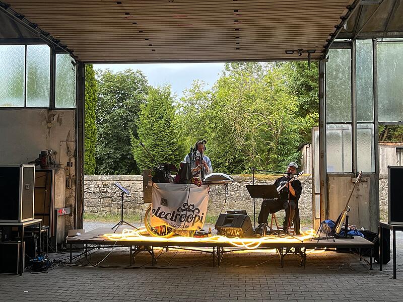 Markus Zink alias der Elektroopi performte mit Michael Weisel am 5. Juli.Abendveranstaltungen Markus Zink alias der Elektroopi performte mit Michael Weisel am 5. Juli.