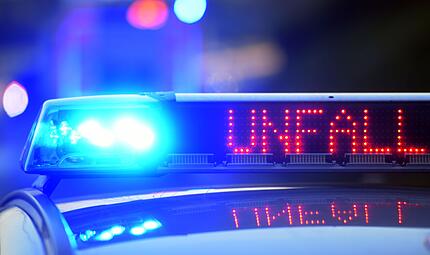 Polizei sichert Unfallstelle Polizei sichert Unfallstelle