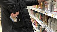 Vom Supermarktregal in den Gerichtssaal: Zwei Brüder und ihre dreiste Tat