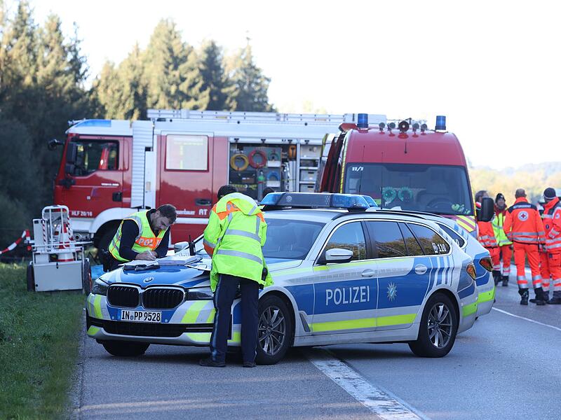 Schwerer Busunfall auf der A96 - Tote und Verletzte Schwerer Busunfall auf der A96 - Tote und Verletzte