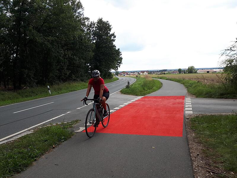 Fahrradfahrer auf dem Weg von Beutelsdorf nach Untermembach