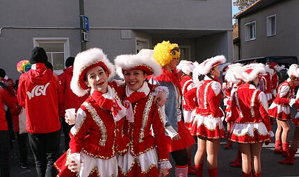 Gute Laune und ein bisschen Politik - das war los am Brucker Faschingsumzug.